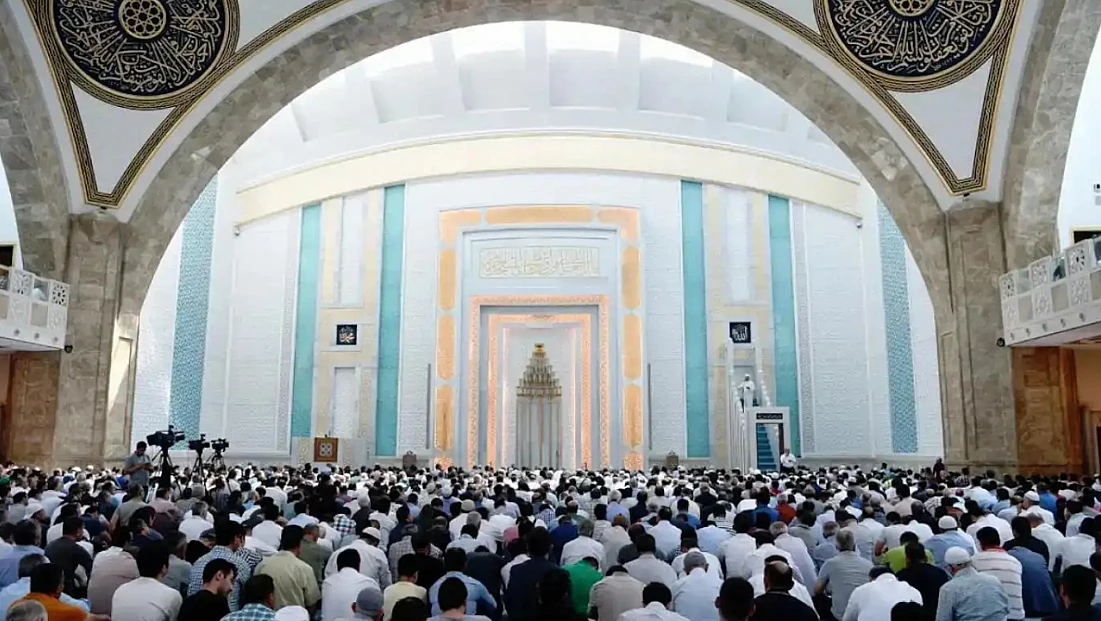 Cuma hutbesi: İnsan; kâinatın gözbebeği