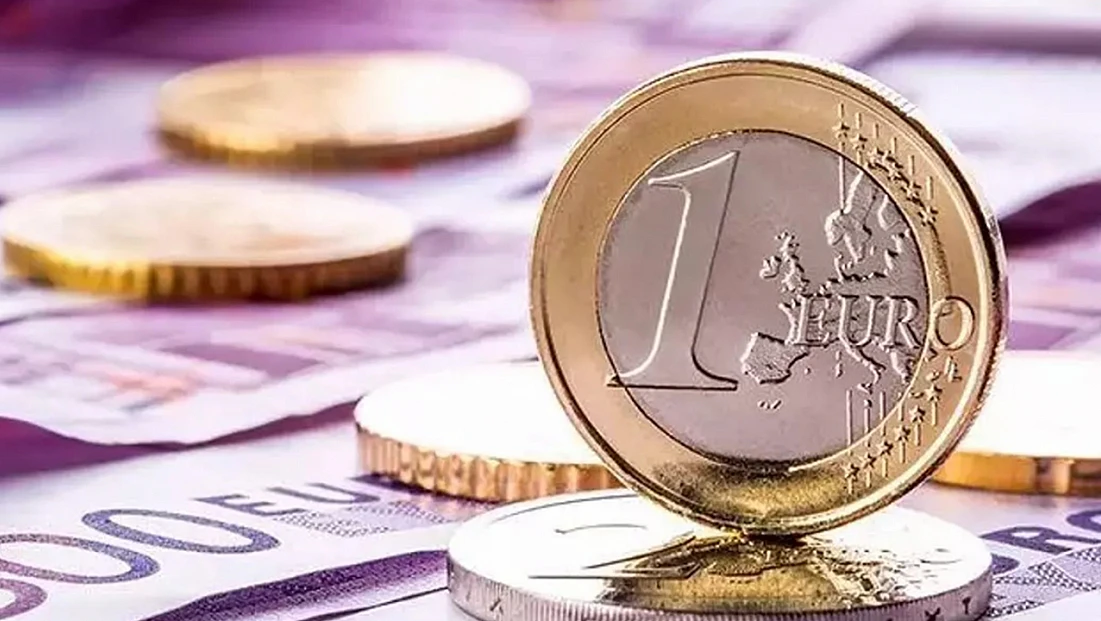 Dolar ve Euro Haftanın Son İşlem Gününe Yükselişle Başladı