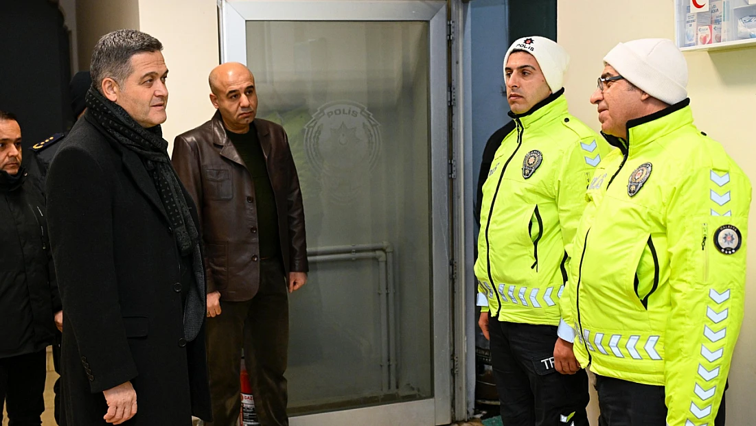 Görev Başındaki Trafik Personelinin Yeni Yılı Kutlandı