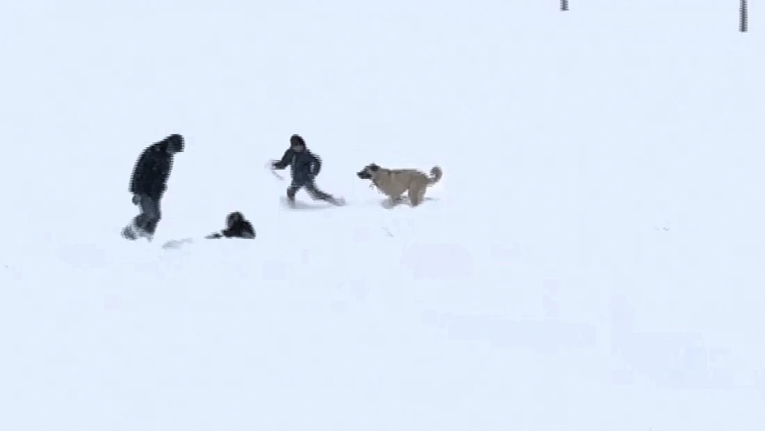 Kar, Malatya’da Çocukların Yüzünü Güldürdü