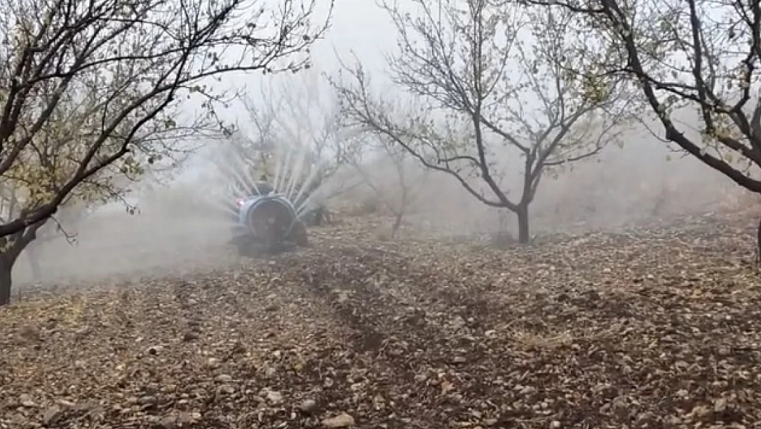 Kış Öncesi Son Dokunuş: Yeşilyurt’ta Kayısı Bahçeleri İlaçlanıyor