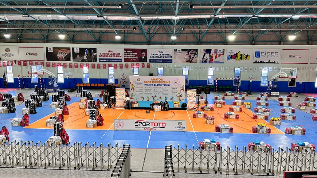 Amatör Spor Kulüplerine 10 Milyon Tl Değerinde Spor Malzemesi Desteği