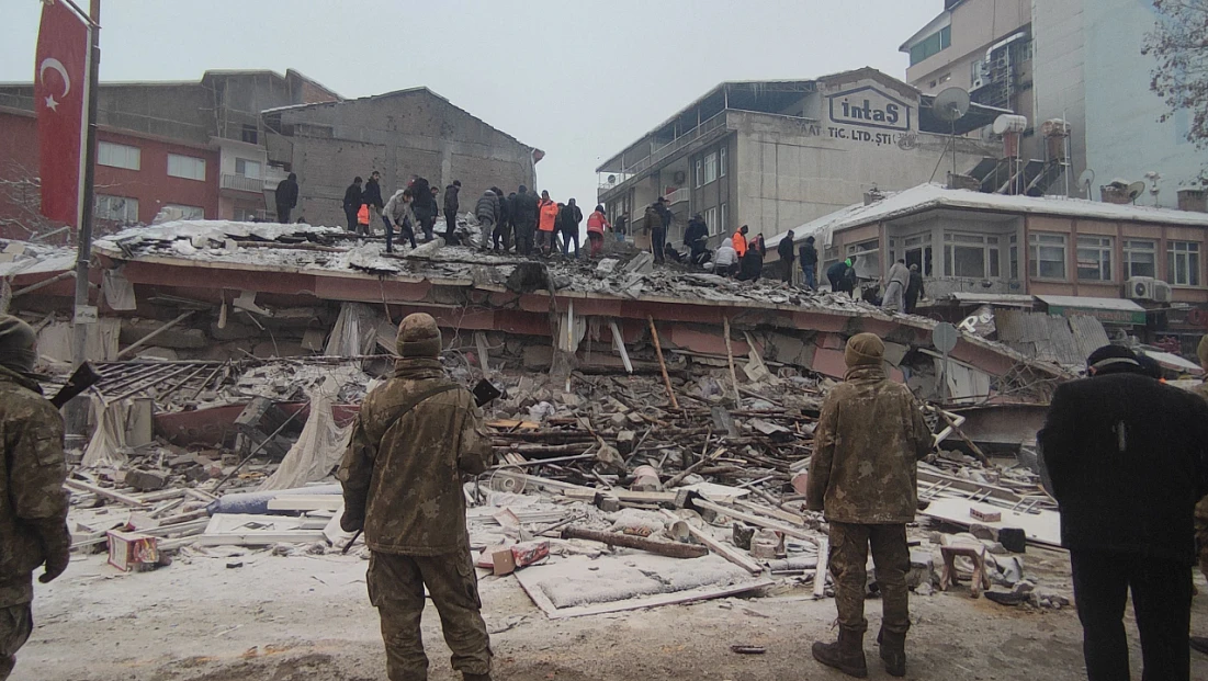 Malatya’da Deprem Yıkımı Davası: 13 Yıl 9 Ay Hapis ve Tutuklama Kararı