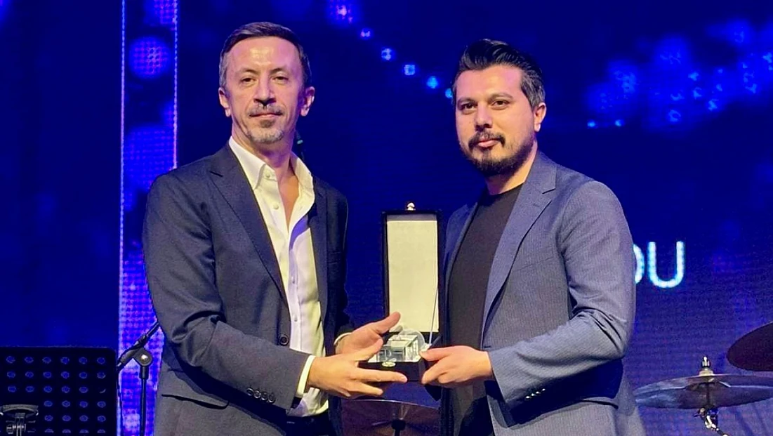 Malatya’lı İş İnsanı Salih Tav’a ‘Fark Yaratan Müşteri Hizmet’ Ödülü!