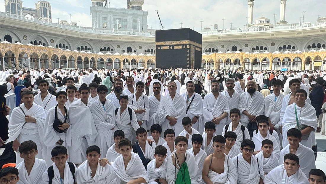 Malatyalı Hafızlara Umre’de Unutulmaz Belge Töreni