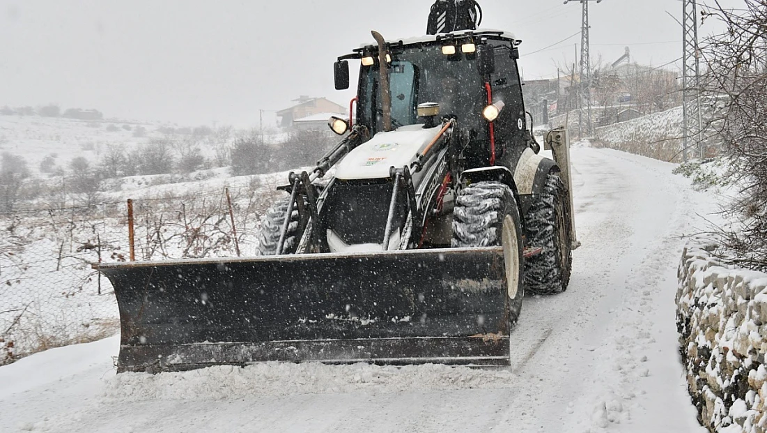 Merkezden Kırsala Yeşilyurt’ta Karla Mücadele Seferberliği