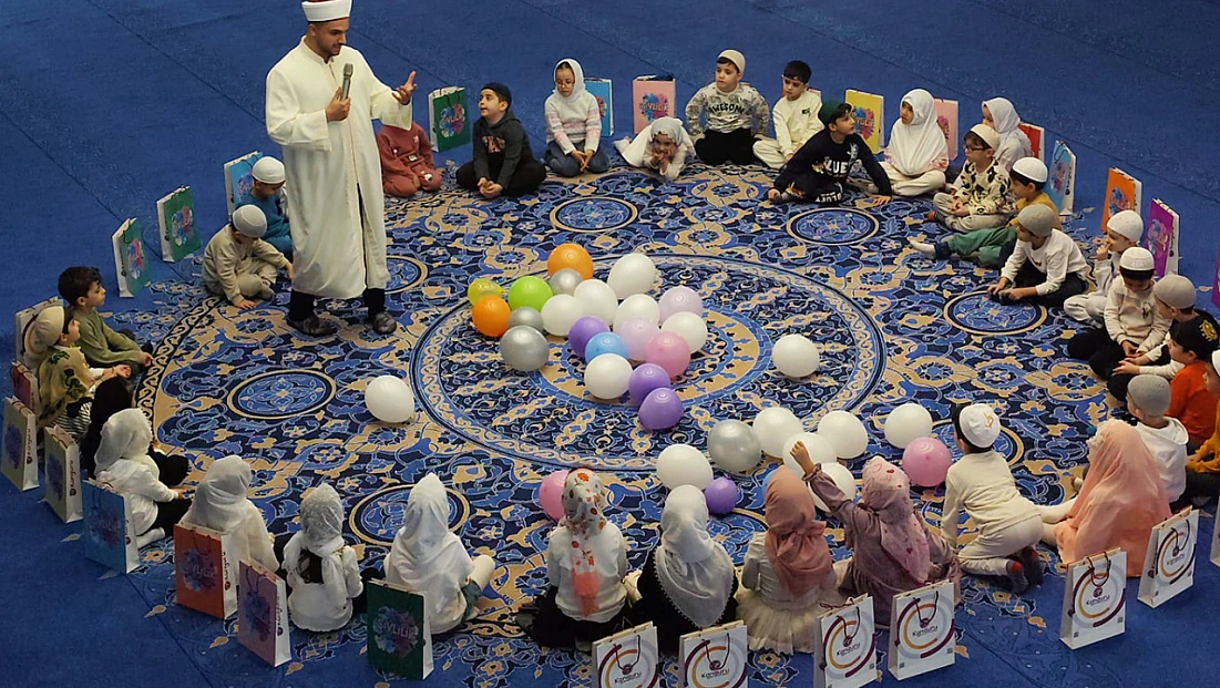 Minik Kalplere Üç Aylar Anlatıldı