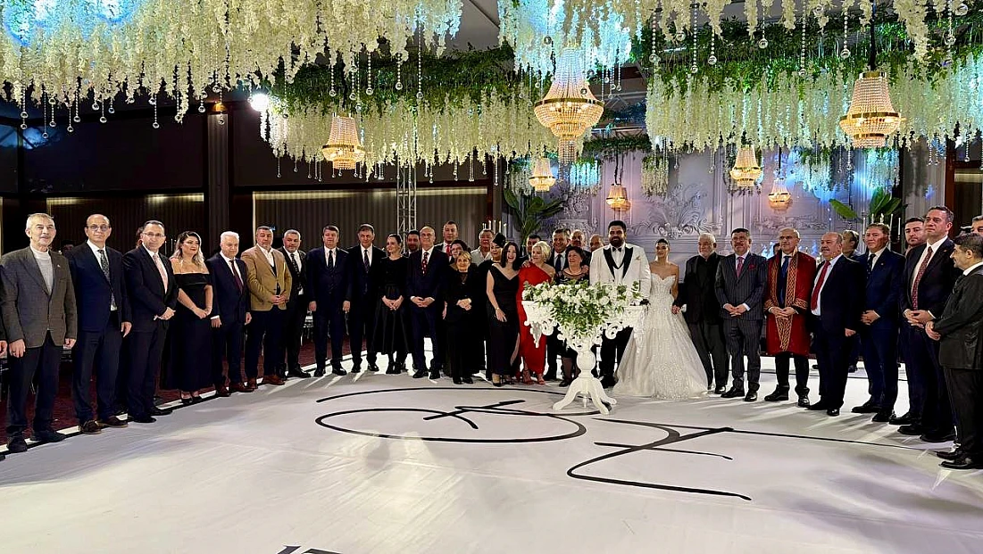 Özgür Özel, Ağbaba Ailesinin Mutlu Gününde Yanındaydı