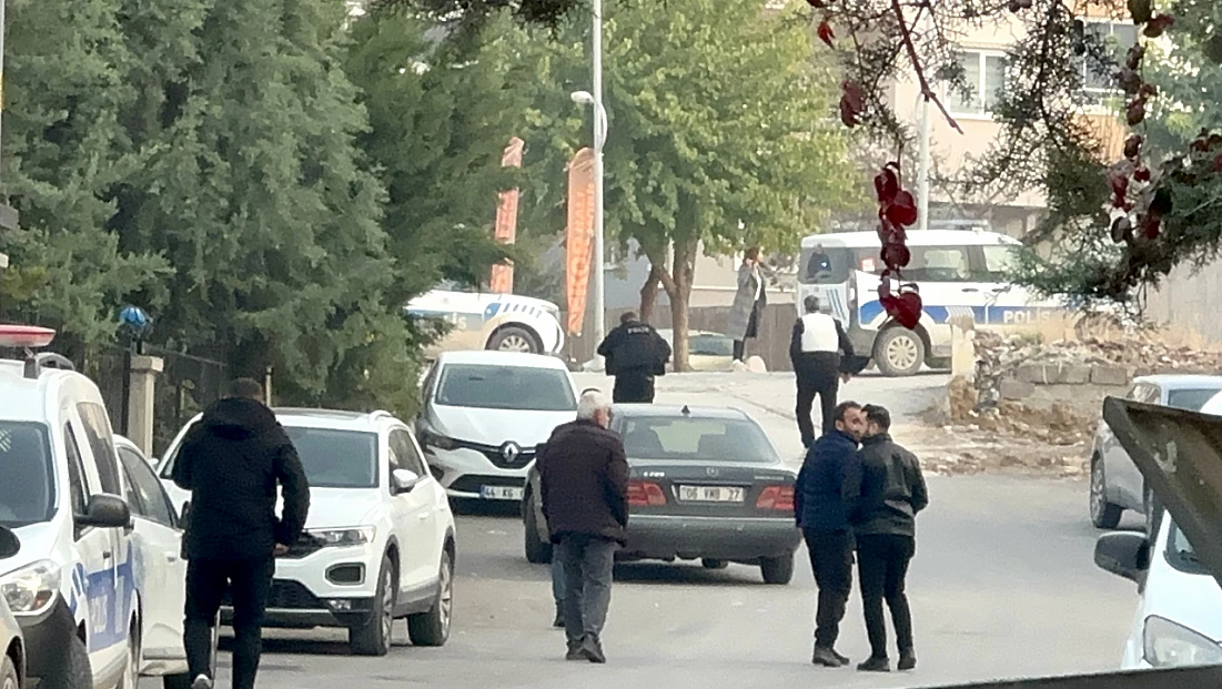 Polis Teyakkuza Geçti: Genç Kadın Kuru Sıkı Silahla Kendini Vurmakla Tehdit Etti