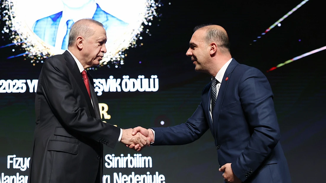 Prof. Dr. Suat Tekin, Cumhurbaşkanından ödül aldı