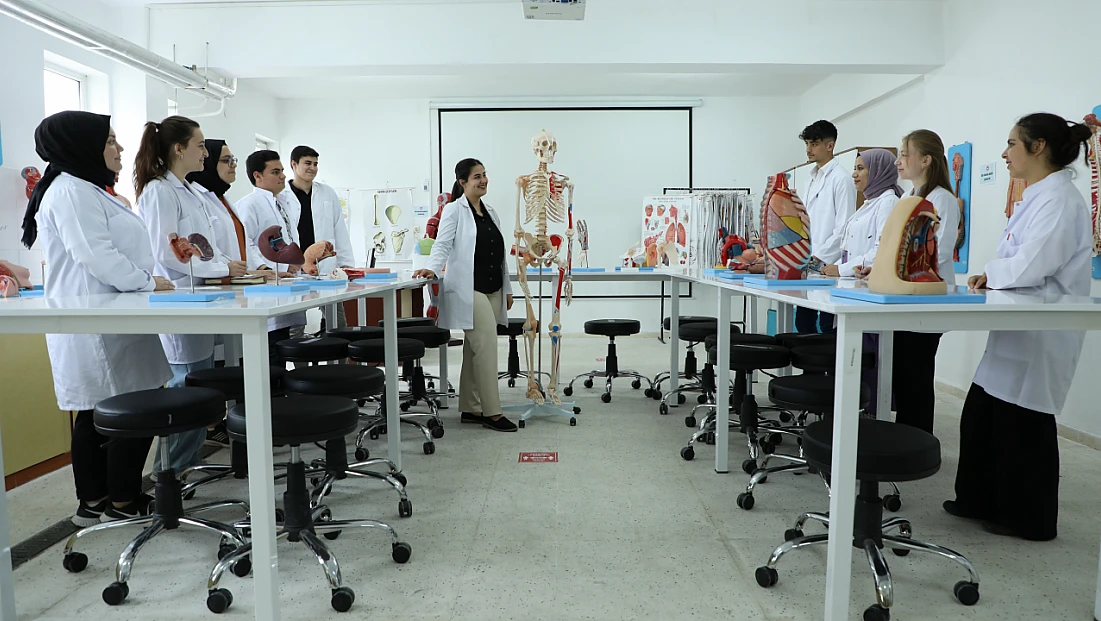 Sağlık Bilimleri Fakültesinde Bir İlk: Hemşirelik Bölümü Akredite Edildi