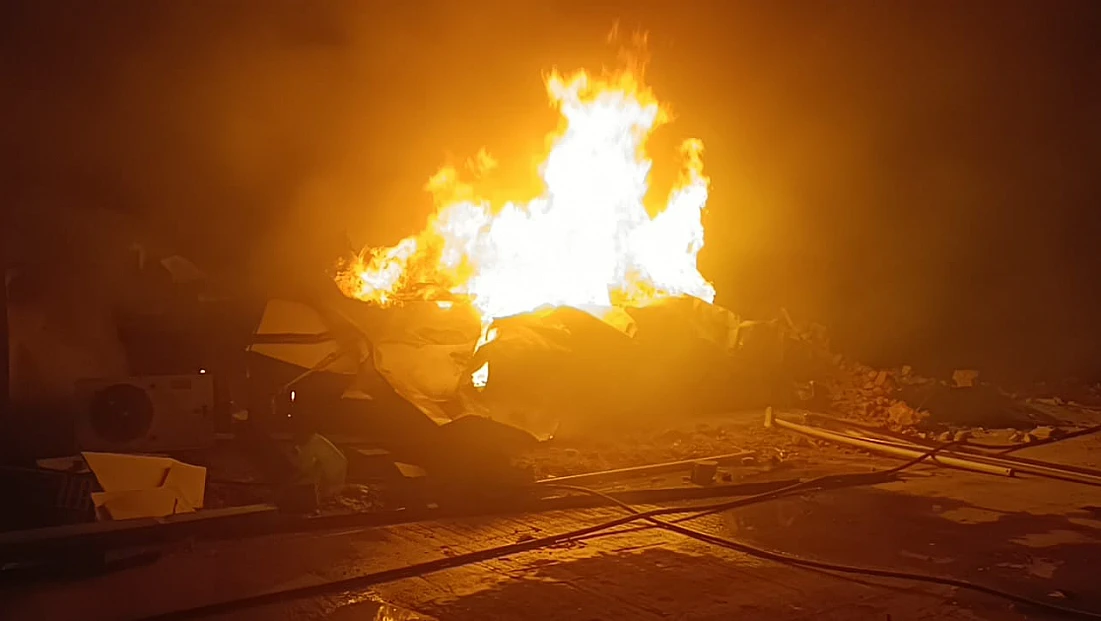 Şantiyede Akşam Saatlerinde Yangın: Can Kaybı Yaşanmadı