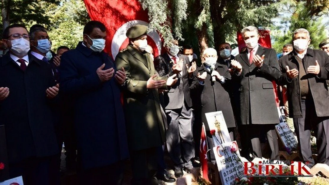 18 Mart Şehitleri Anma Günü Dolayısıyla Şehitlikte Tören Düzenlendi
