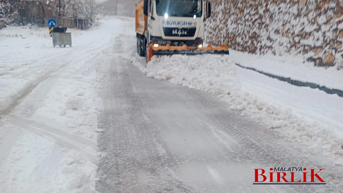 21 Mahallede Kar Küreme ve Yol Açma Çalışmaları Devam Ediyor