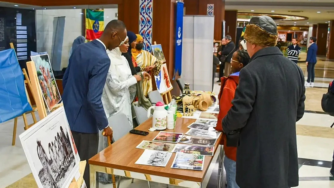 Afrika'nın renkleri ve desenleri Ankara'da buluştu