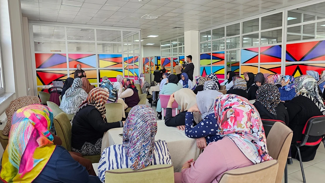 'Aile İçi İletişimin Çocuklar Üzerindeki Etkisi' Anlatıldı