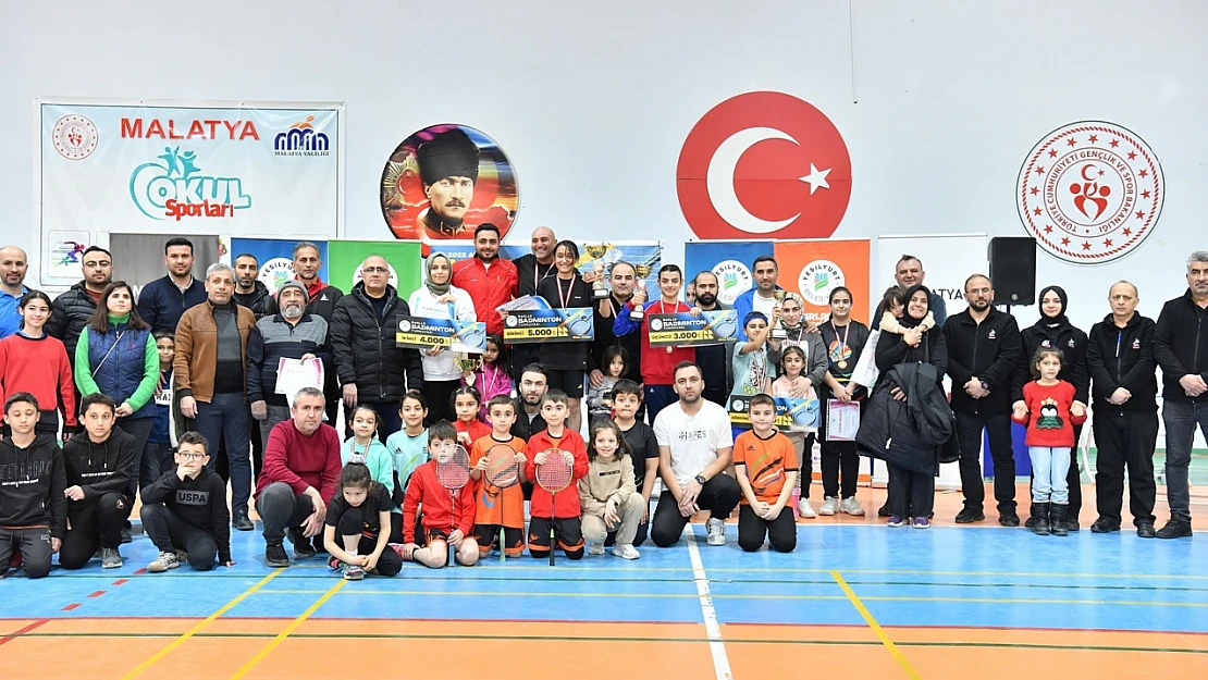 Aileler Arası Badminton Turnuvası Büyük Bir Heyecana Sahne Oldu