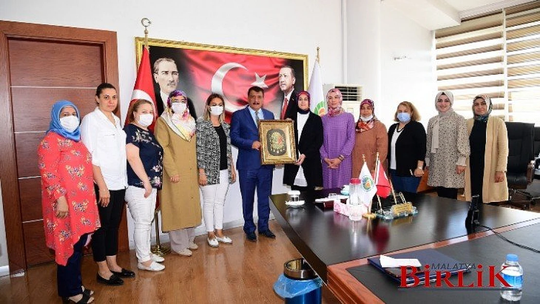AK Parti Malatya Kadın Kolları'ndan Başkan Gürkan'a Ziyaret