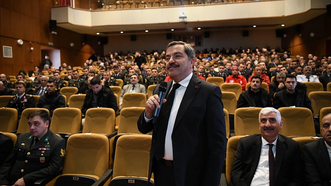 Asrın Felaketinin Etkileri ve Olası Depremlerin Sonuçları Konferansta Değerlendirildi