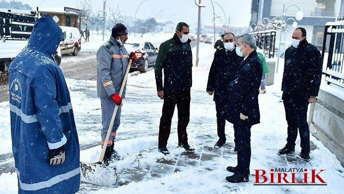 Başkan Çınar, Çukurdere Ve Koyunoğlu Mahallelerindeki Kar Çalışmalarını İnceledi