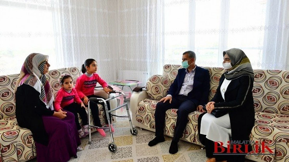 Başkan Çınar, Engelli Ve Şehit Annelerini Unutmadı