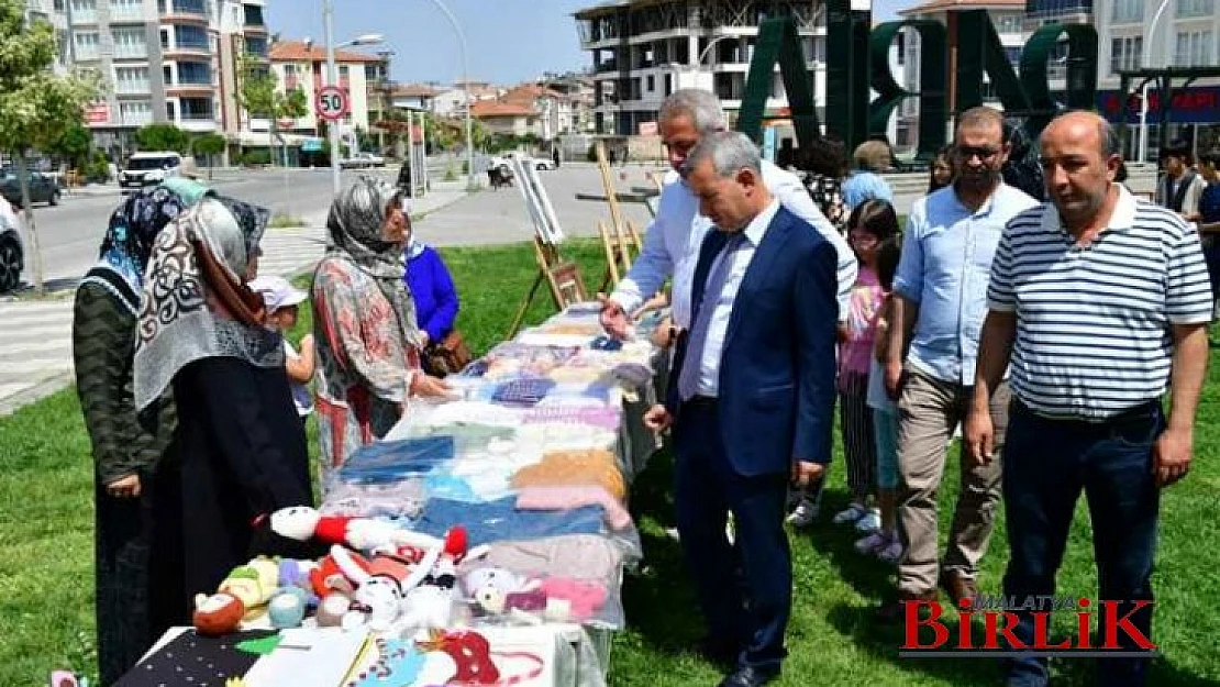 Başkan Çınar, Esma Biltaci Kültür Ve Sanat Merkezi Yılsonu Sergisini Ziyaret Etti 