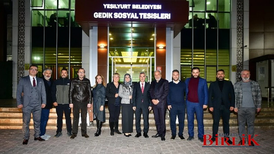 Başkan Çınar İle 'Aşk Yolunda' Filminin Oyuncuları Söyleşi Etkinliği Düzenledi