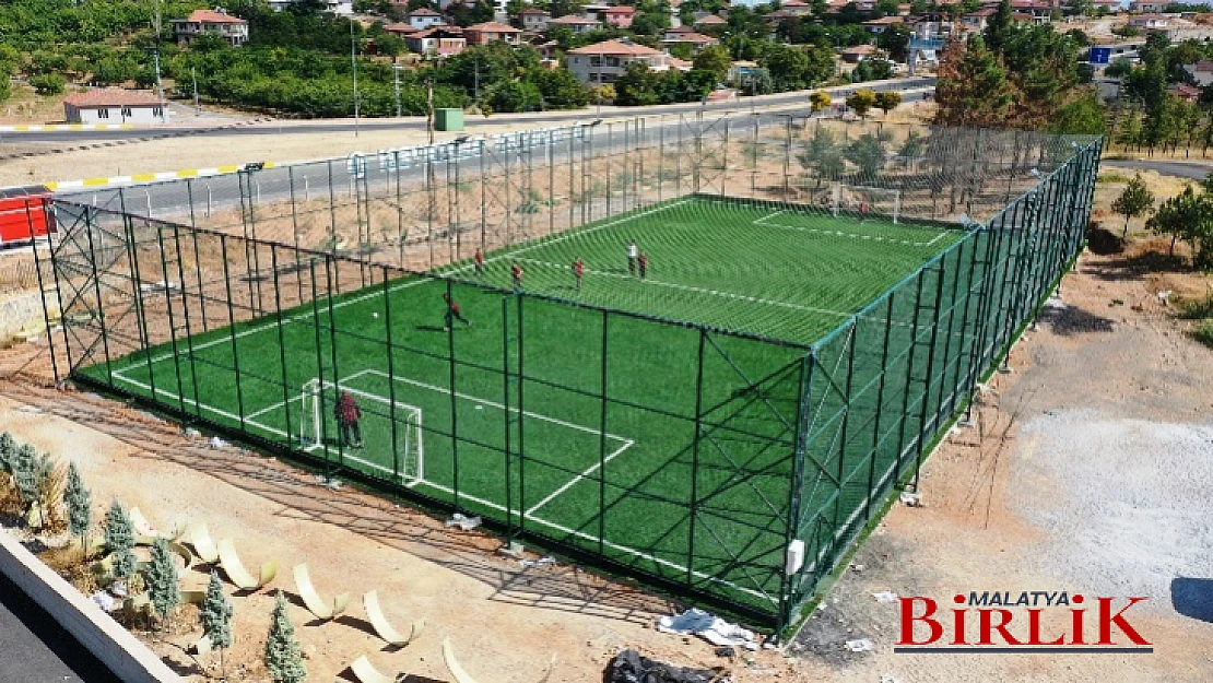 Başkan Çınar, Özal Mahallesi Halı Sahaya Kavuştu