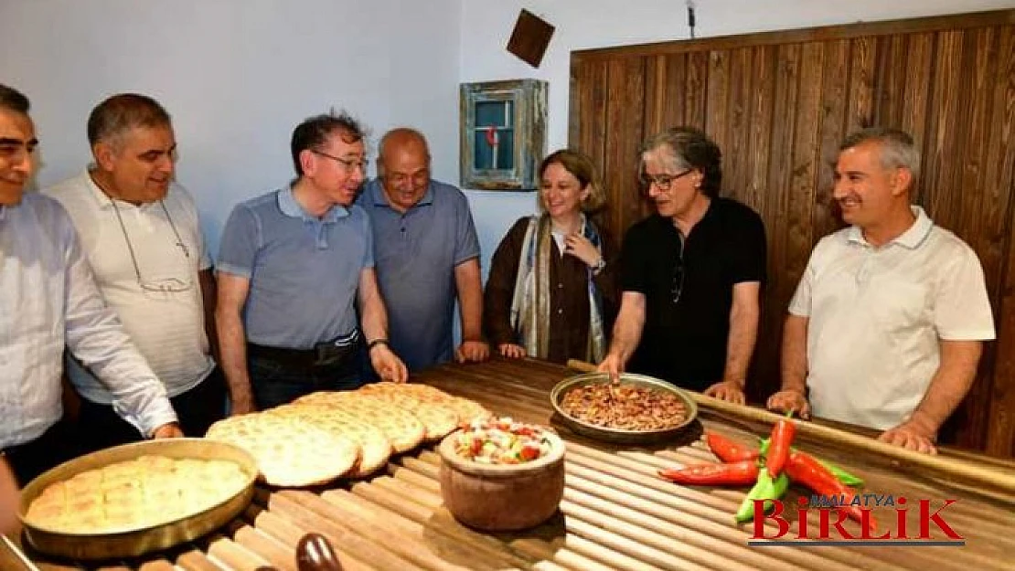 Başkan Çınar, Tarihi Yeşilyurt Konakları'nda Özel Misafirlerini Ağırladı