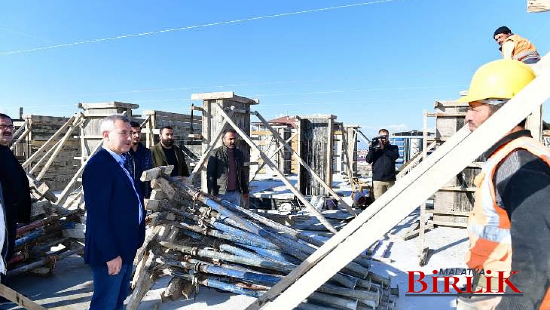 Başkan Çınar, Turgut Özal Mahallesindeki Kentsel Dönüşüm Binalarını İnceledi