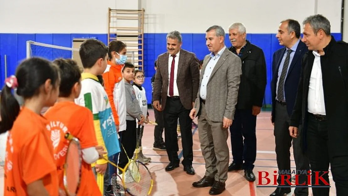 Başkan Çınar, Türkiye Şampiyonasına Hazırlanan Badminton Takımını Ziyaret
