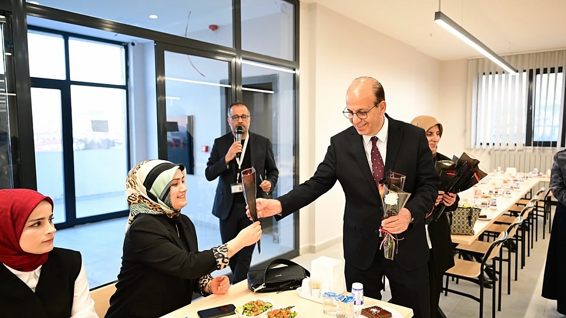 Başkan Geçit, Kadın Personelleri İftar Yemeğinde Misafir Etti