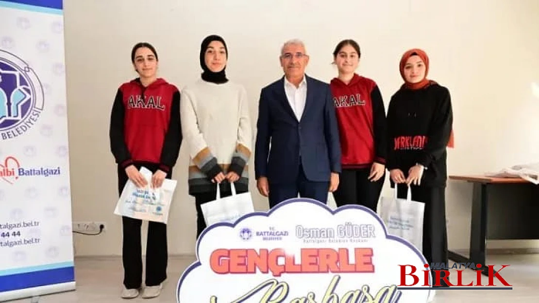 Başkan Güder, Gençlerin Yanında Olmaya Devam Ediyor