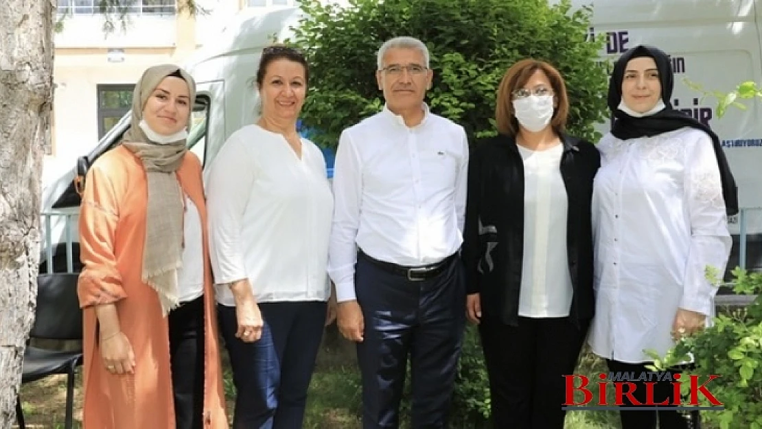 Başkan Güder, Kadın Muhtarların Anneler Gününü Kutladı