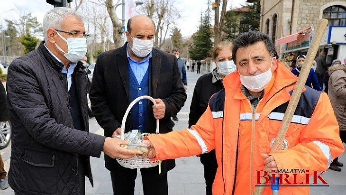 Başkan Güder, Kandil Geleneklerimizi Yaşatmamız Gerekiyor