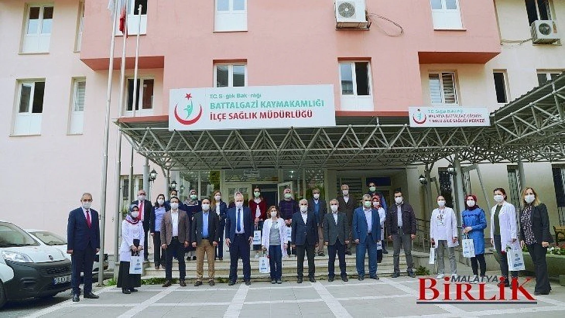 Başkan Güder, Sağlık Çalışanı Anneleri Unutmadı