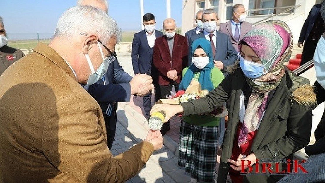 Başkan Güder, Yüz Yüze Eğitimin İlk Gününde Öğrencilerle Buluştu