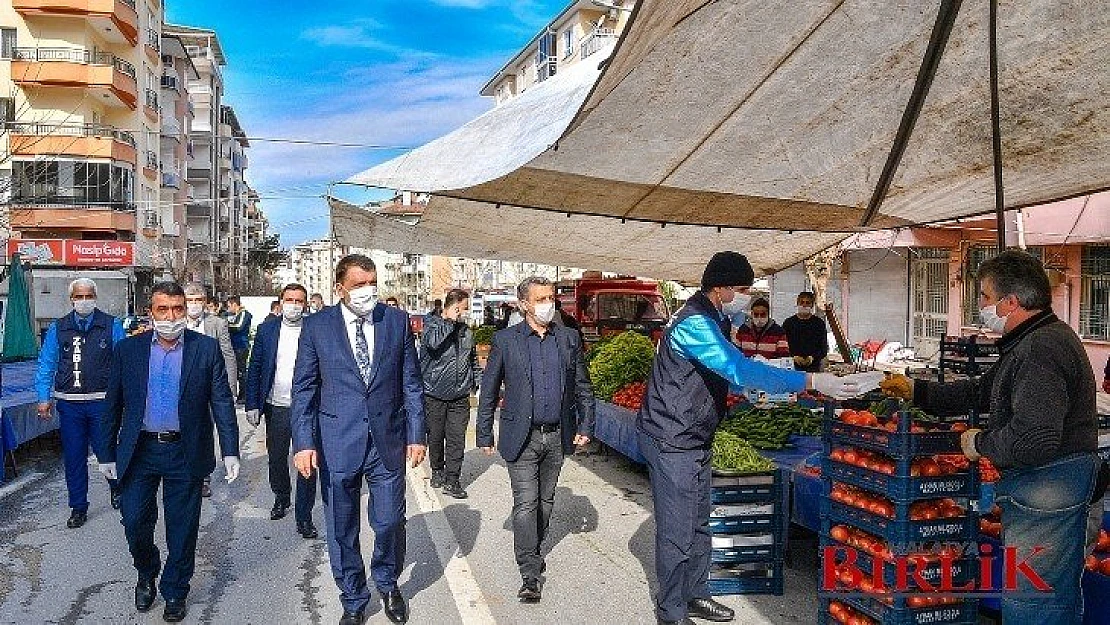 Başkan Gürkan Cuma Pazarı Esnaflarını Ziyaret Etti