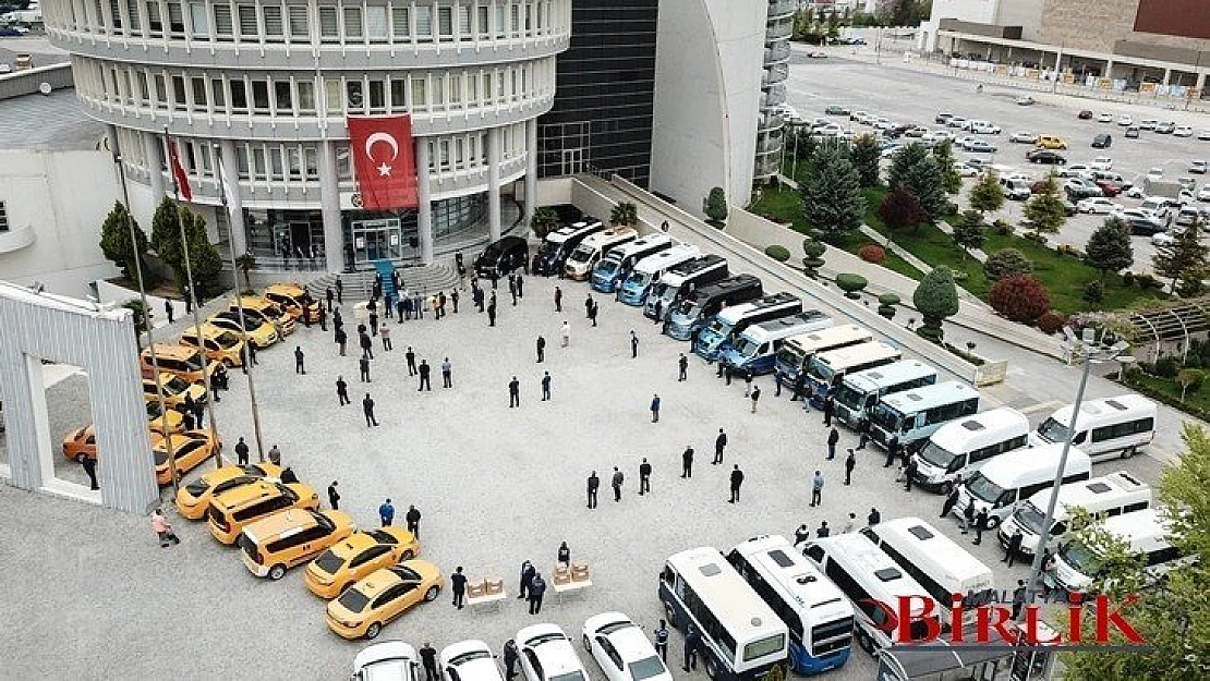 Başkan Gürkan Minibüsçü Ve Taksici Esnafına Maske Dağıttı