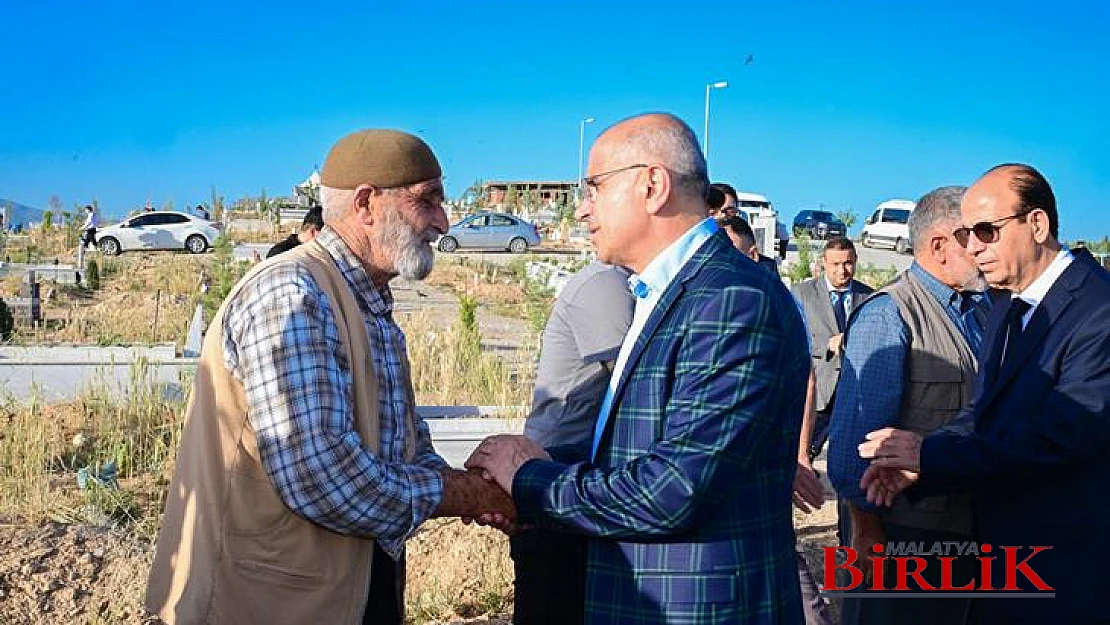 Başkan Sami Er, Vatandaşlarla Ve Görev Başındaki Personelle Bayramlaştı