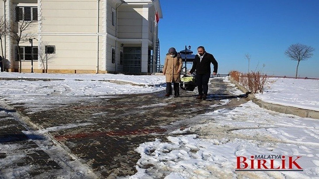 Battalgazi Belediyesi, Aşı Olacak Çocukların Ve Ailelerin Yardımına Koştu