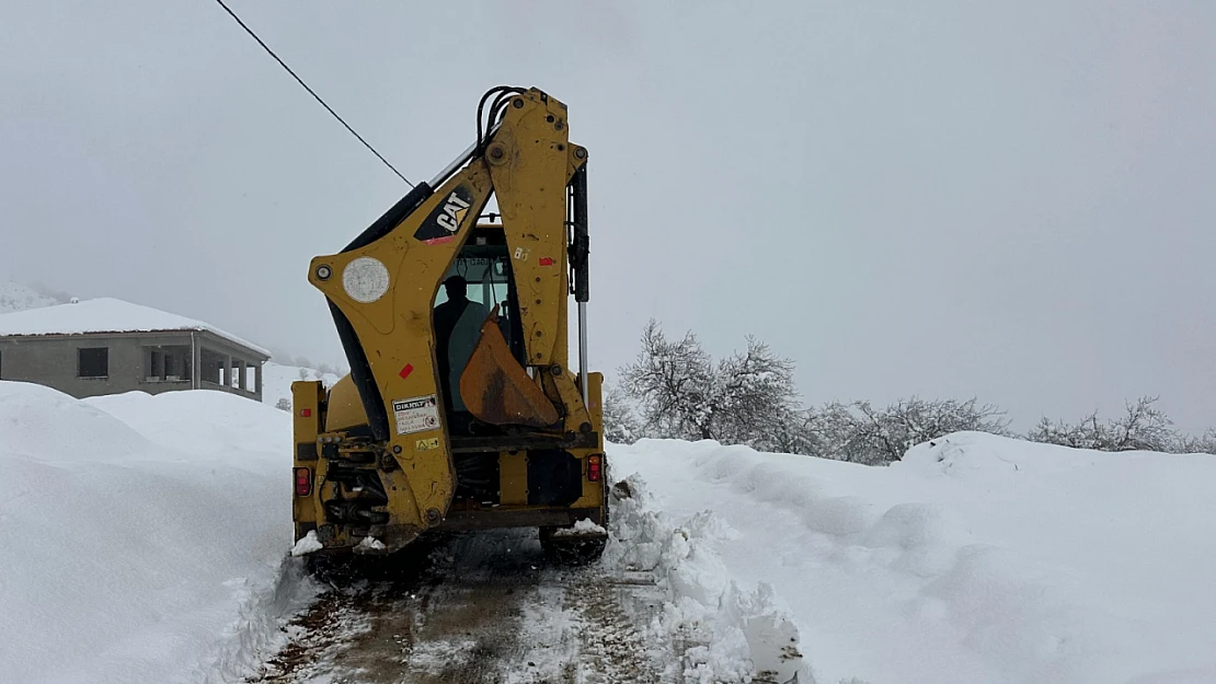 Battalgazi Belediyesi, Karla Kapanan Yolu Açtı, Hamile Kadın Hastaneye Ulaştı