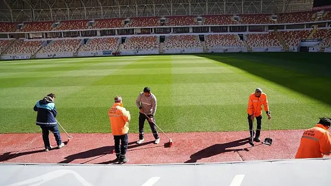 Battalgazi Belediyesi Malatya Stadyumu'nu Hazırlıyor