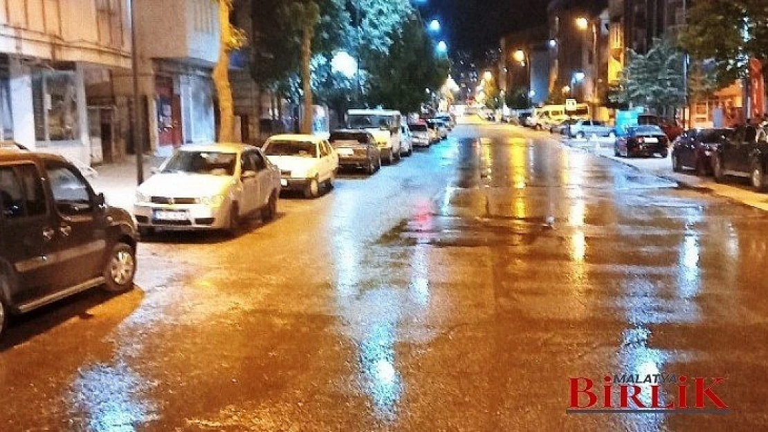 Battalgazi Belediyesi Temizlik Ekiplerinden Gece Mesaisi