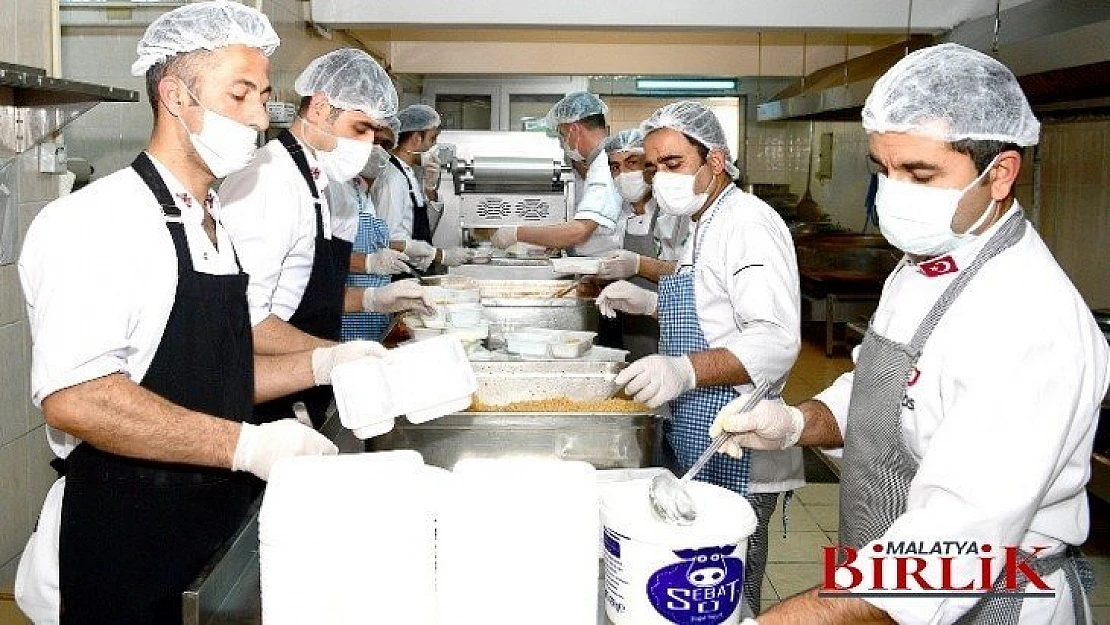 BELSOS 4 Bin Kişiye Sıcak Yemek Dağıtıyor
