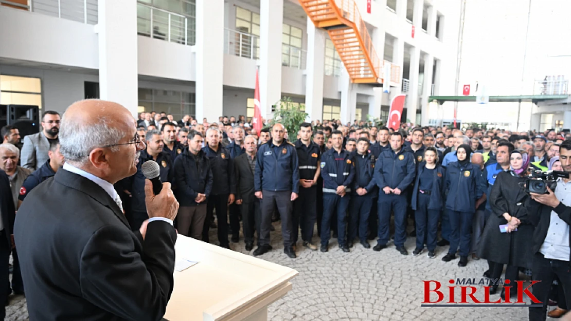 Büyükşehir Belediye Başkanı Sami Er Personelle Bayramlaştı