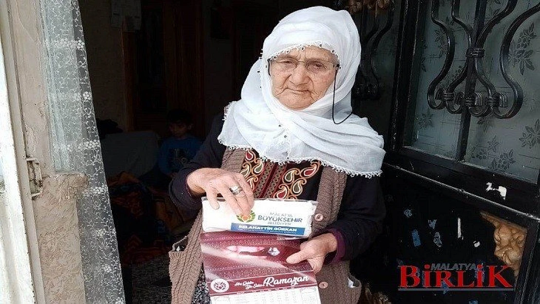 Büyükşehir Belediyesi Evlere Maske Dağıtmaya Devam Ediyor