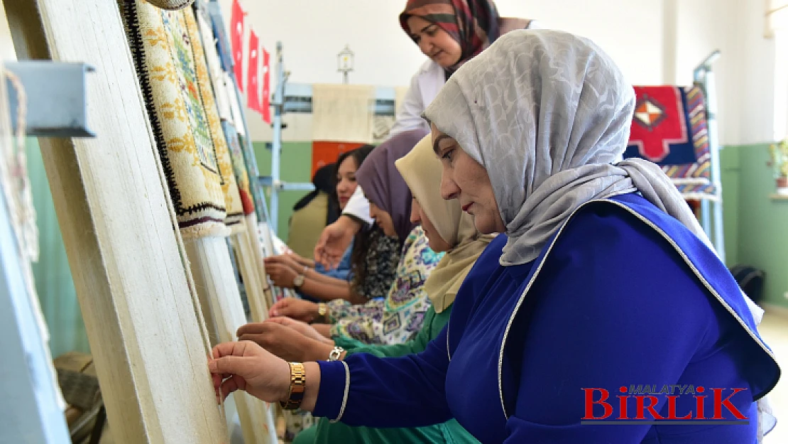 Büyükşehir Belediyesi Halı Dokuma Kursu Meslek Edindiriyor