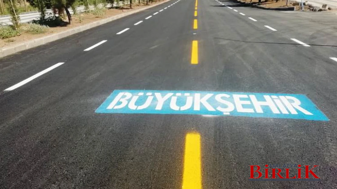 Büyükşehir Belediyesi Kale İlçesinde Yol Çizgi Çalışmalarına Devam Ediyor