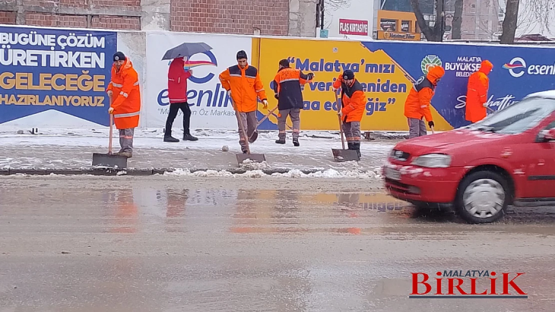 Büyükşehir Belediyesinden Yoğun Kar Mesaisi